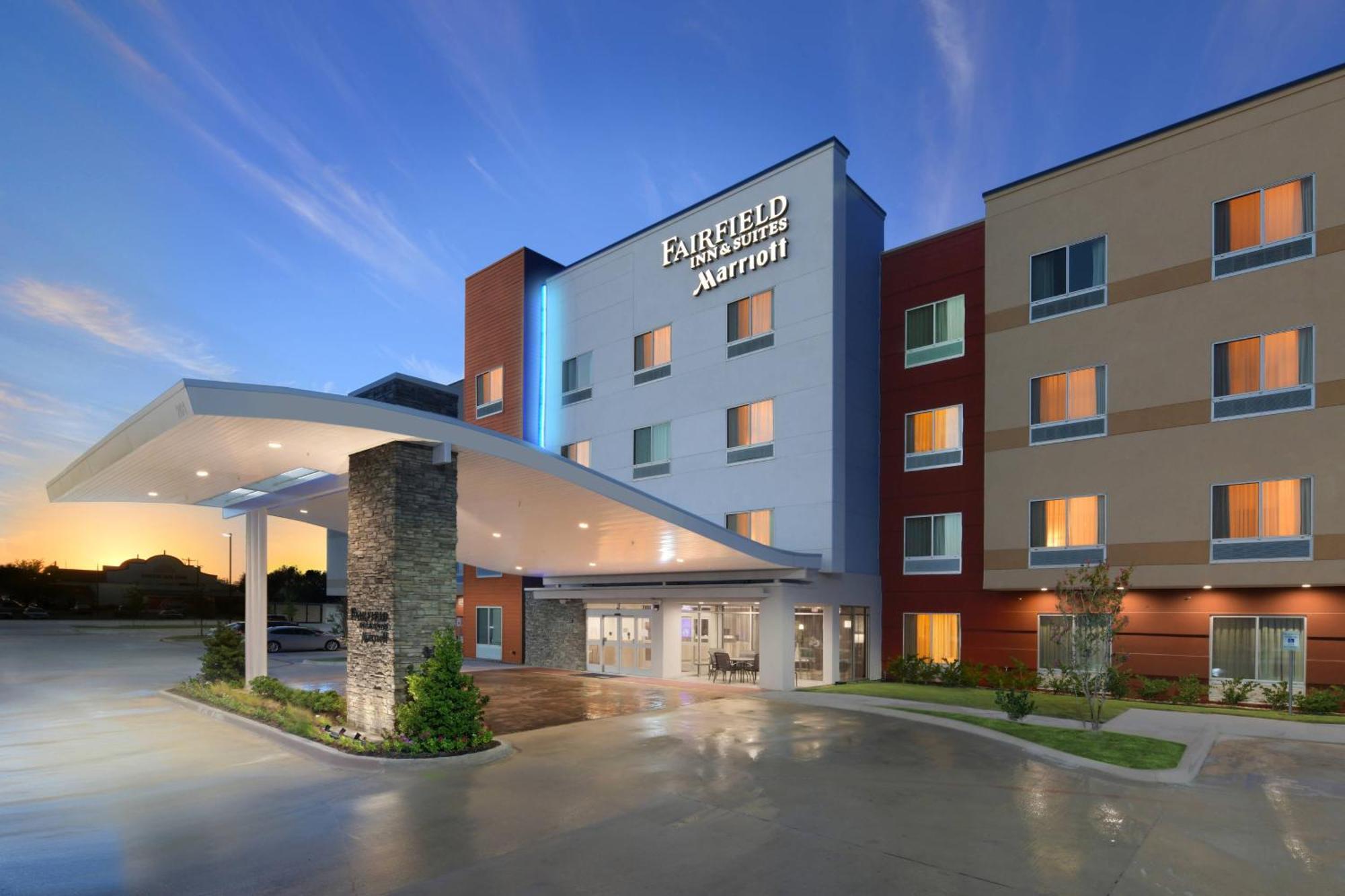 Fairfield Inn & Suites By Marriott Fort Worth South/Бърлисън Екстериор снимка